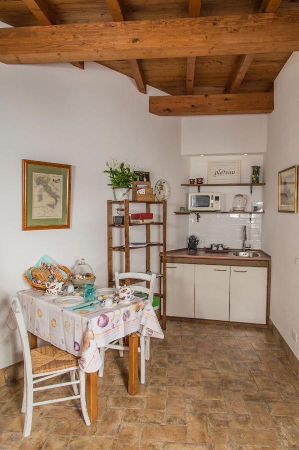 B&B Etruscan Garden Sutri Bagian luar foto