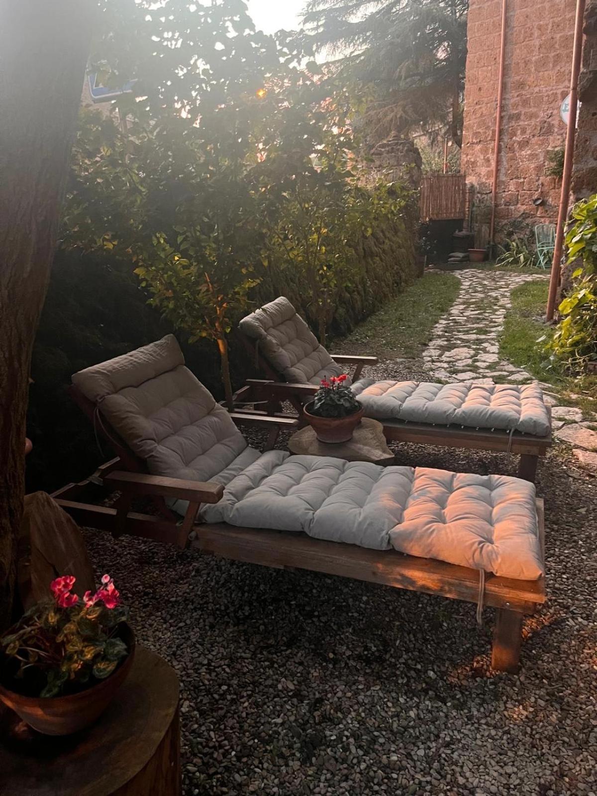 B&B Etruscan Garden Sutri Bagian luar foto