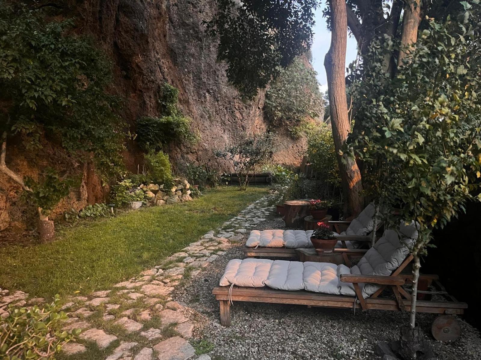 B&B Etruscan Garden Sutri Bagian luar foto