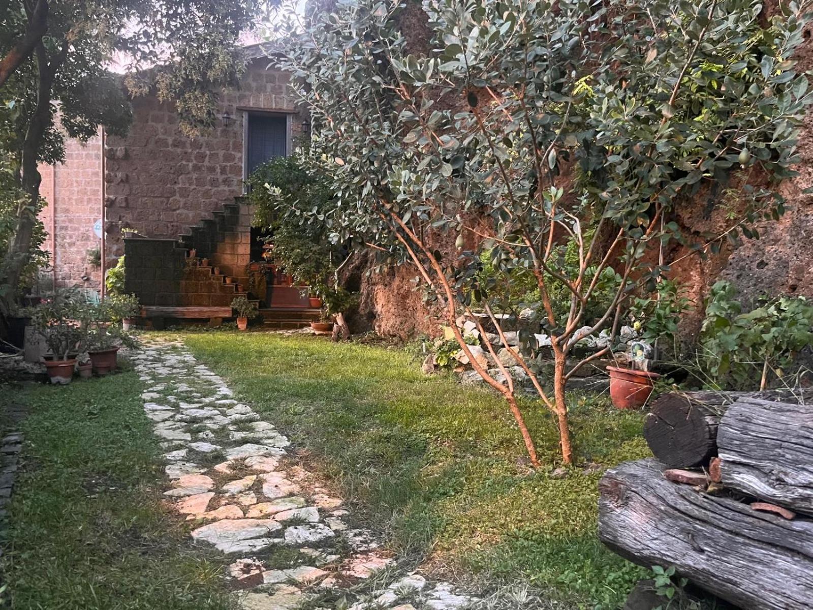 B&B Etruscan Garden Sutri Bagian luar foto