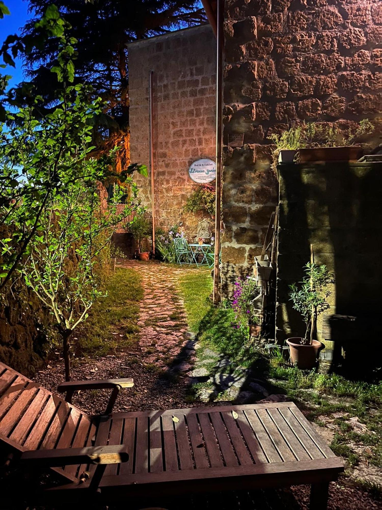 B&B Etruscan Garden Sutri Bagian luar foto